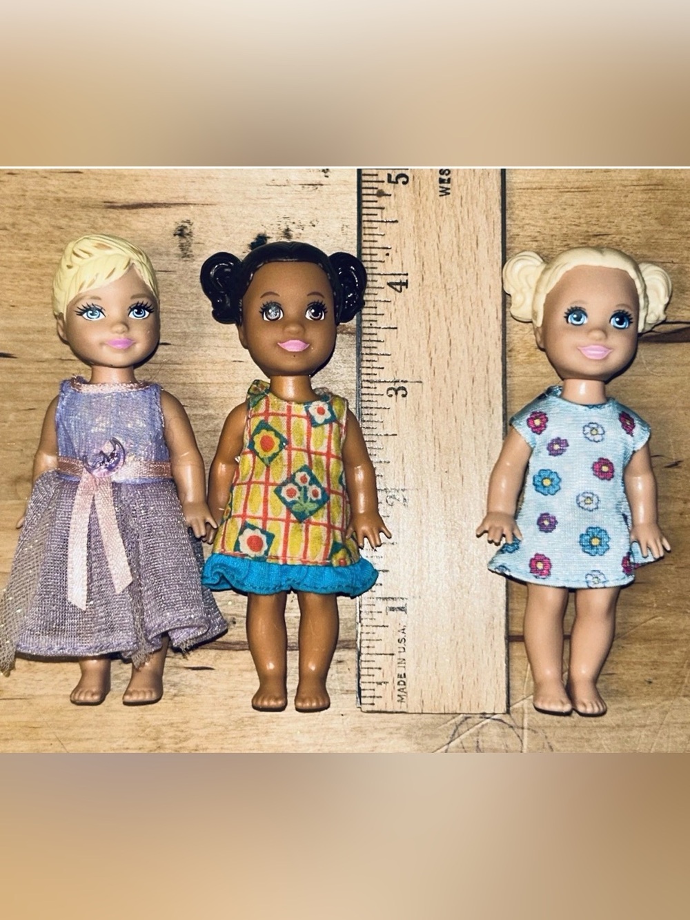 3 Mattel Barbie Kelly Dolls Figures With Molded Hair 2016, 17 Dresses Included